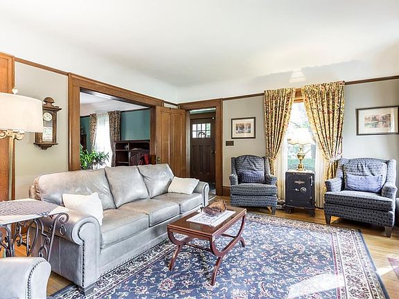 4th image of 200 Columbus St