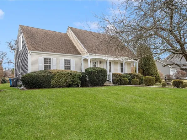 103 Gossets Turn Dr, Middletown, RI 02842