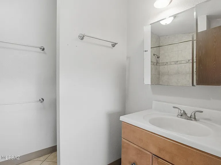 1419 E Linden St — Photo 16
