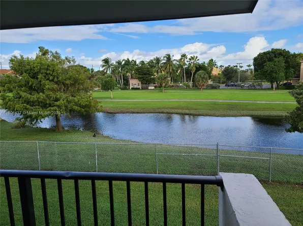 7195 NW 179th St APT 212, Hialeah, FL 33015
