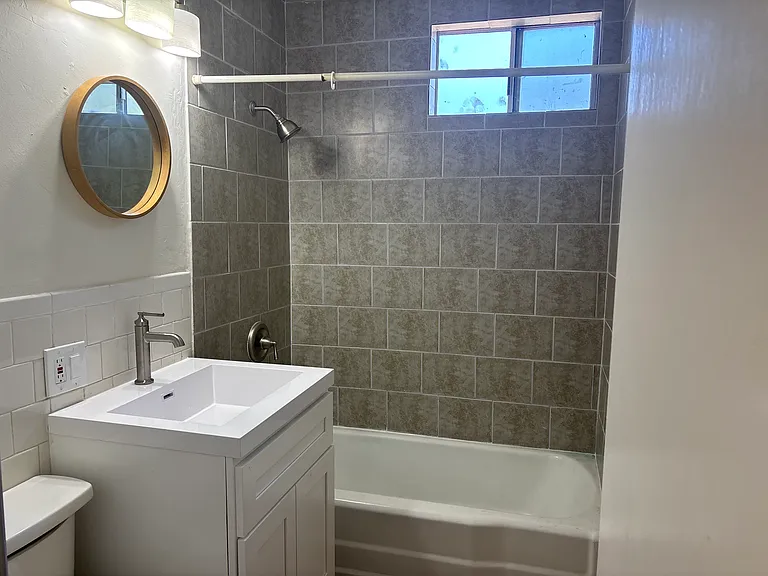 2130 Roosevelt Ave #B — Photo 9