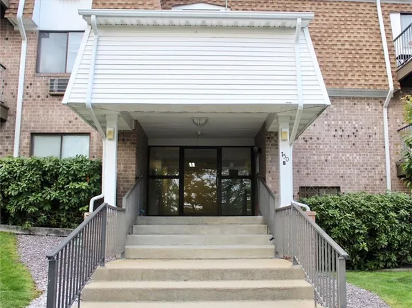 752 Quaker Ln #C-307, Warwick, RI 02818
