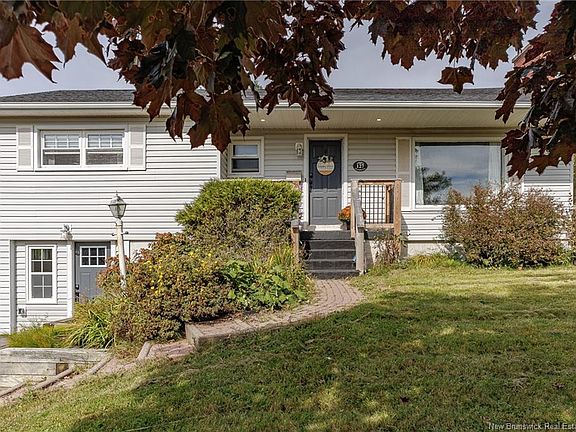 5th image of 127 Greendale Cres