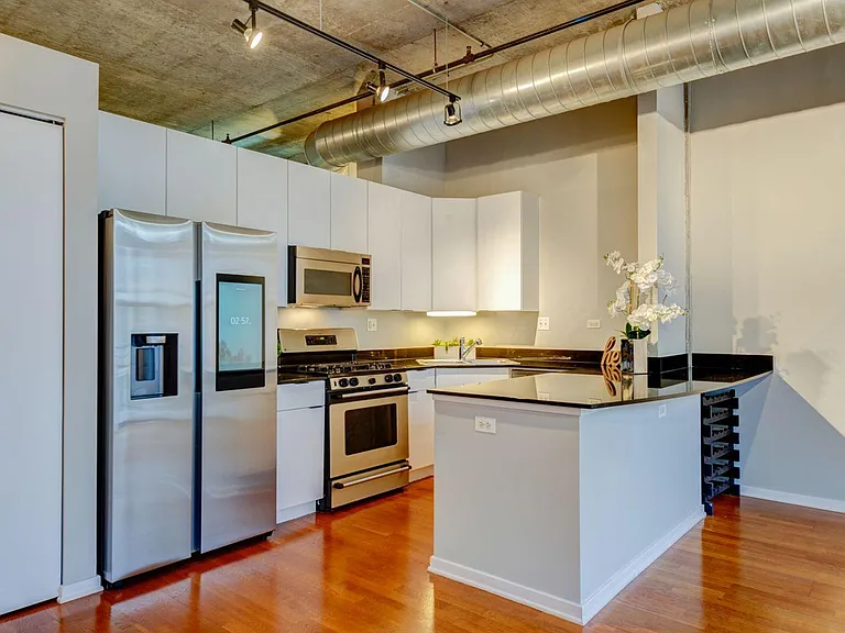 900 N Kingsbury St #1057 — Photo 3