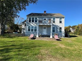 38 Morningside Ln, Portsmouth, RI