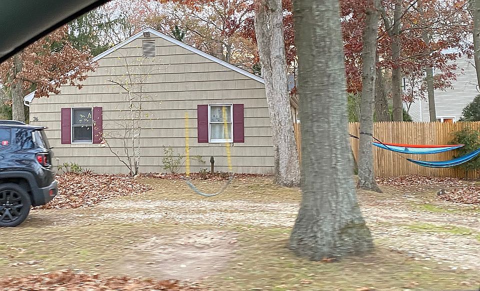 1st image of 36 Halesite Dr
