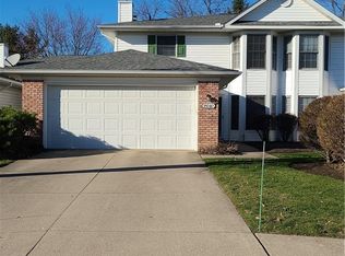 18040 Woodside Xing N, Strongsville, OH