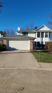 18040 Woodside Xing N, Strongsville, OH, 44149
