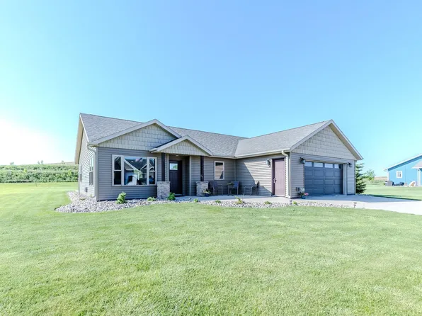131 W Bay Rd, Lake Park, IA 51347