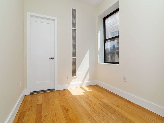 3rd image of 229 E 53rd St #55E