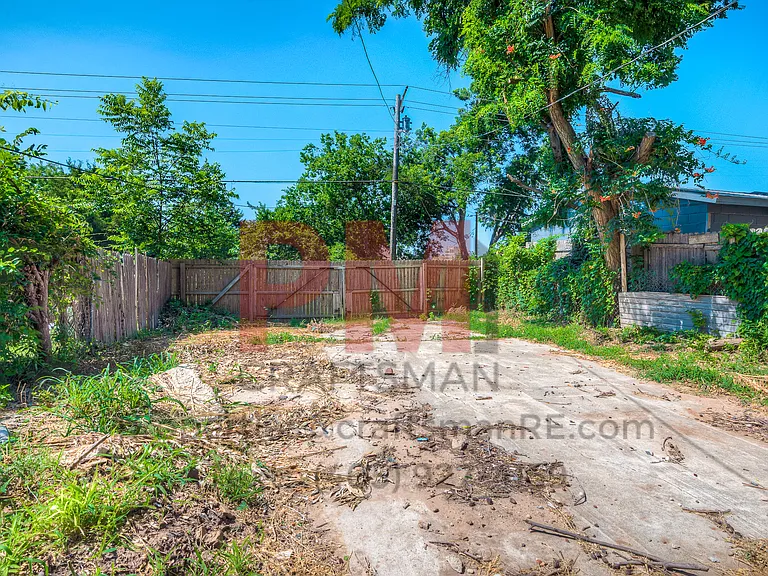 1226 NW 8th St — Photo 47