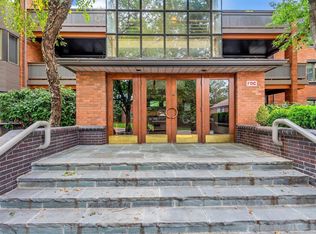 155 N Hanley Rd APT 104, Saint Louis, MO 63105