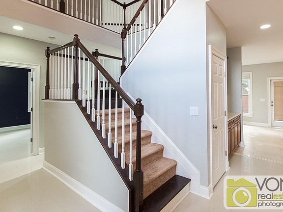 4th image of 3030 Montclair Cir SE