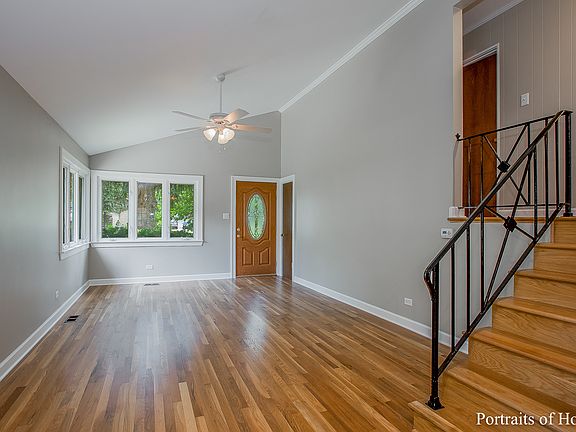 3rd image of 627 W Pleasant St