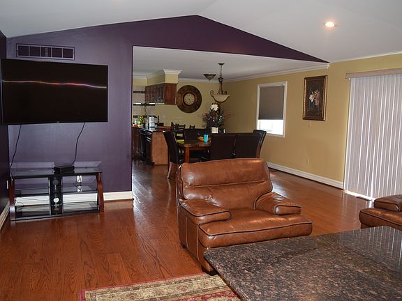 4th image of 20753 Van Buren St