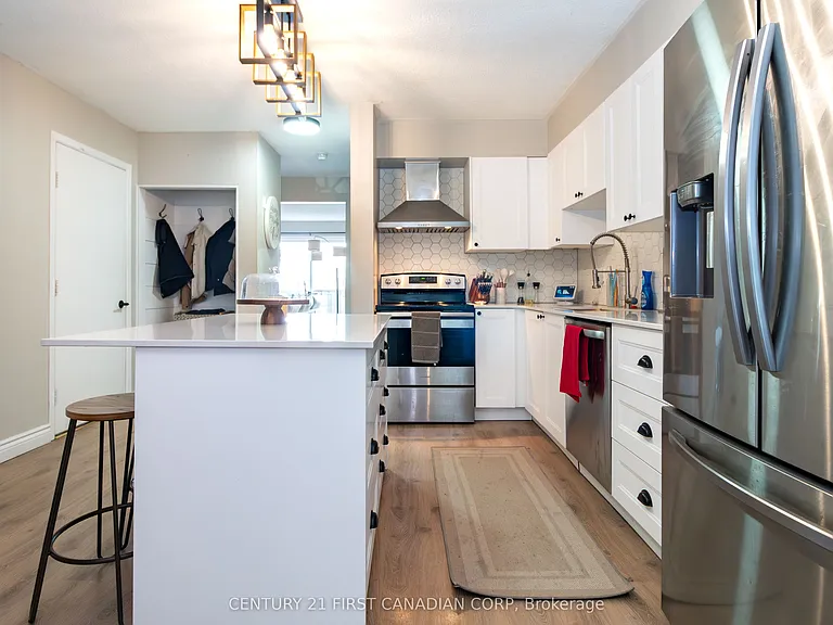 120 Centre St #101 — Photo 5