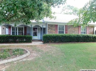 2132 Edinburgh Dr SW, Huntsville, AL 35803