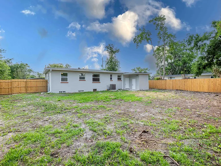 2013 Ronald Ln — Photo 7