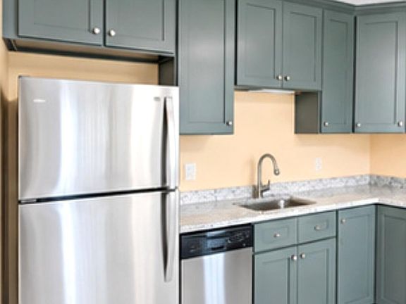 3rd image of 812 NE 2nd St #2