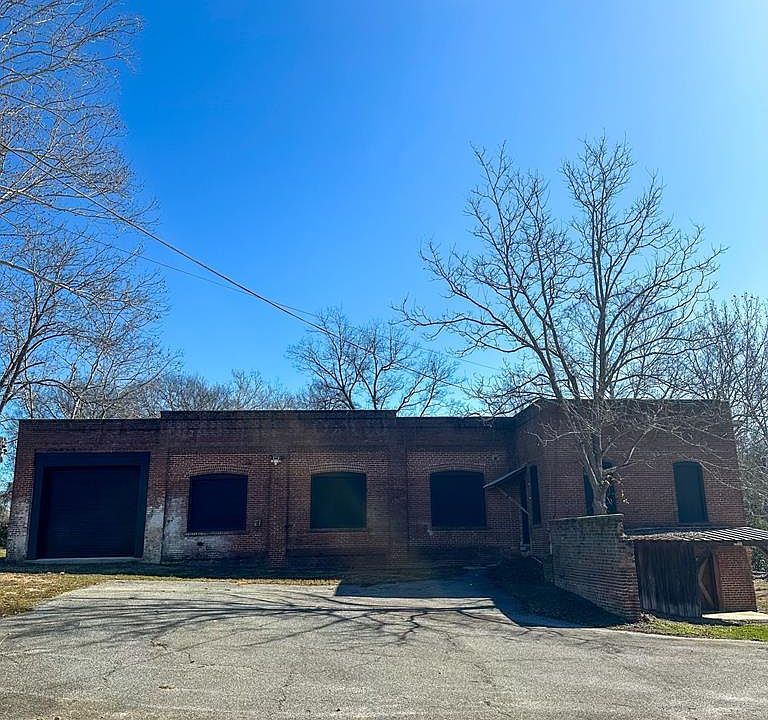 1st image of 305 N Orange Ave