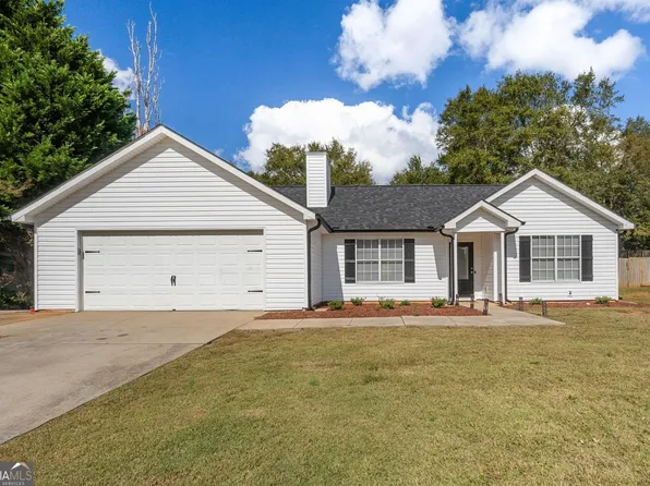 19 Canterbury Dr, Grantville, GA 30220