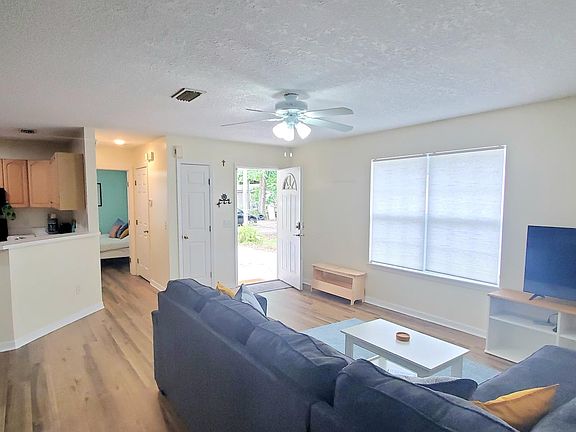 2nd image of 601 S Nassau St