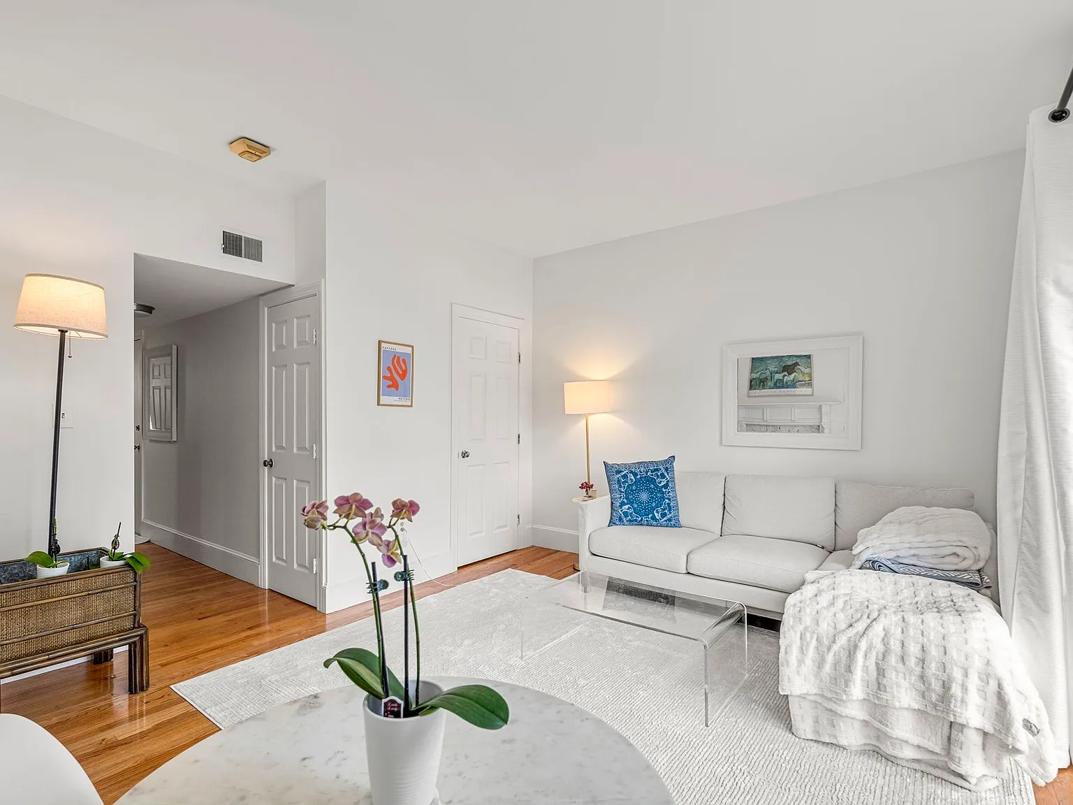 1 bed, 1.0 bath, 600 sqft, $3,800 — Photo 3