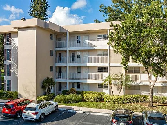3rd image of 3051 S Palm Aire Dr APT 108