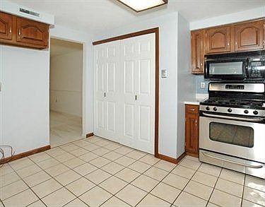 5th image of 6944 Berkshire Dr