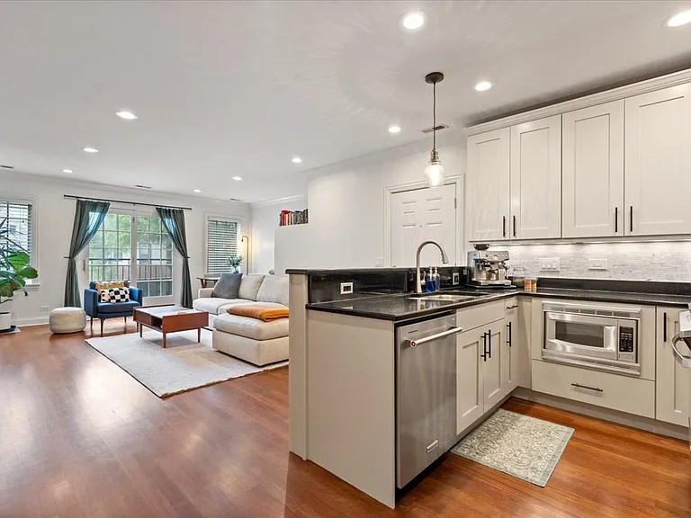3723 N Wilton Ave #2 — Photo 10