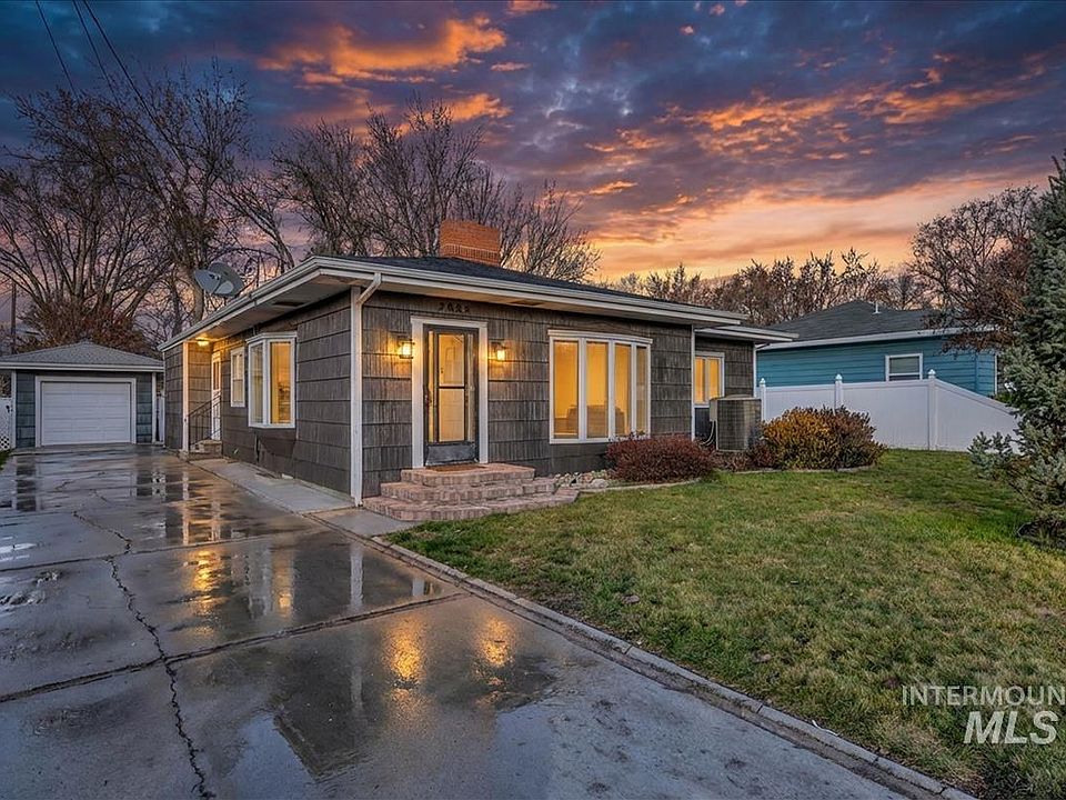 1st image of 2035 1st Ave N