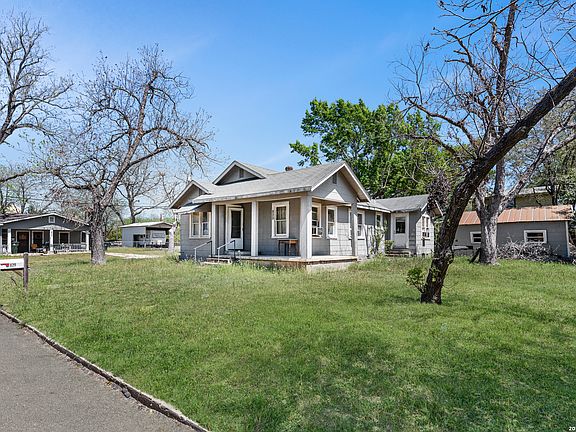 4th image of 829 N Goodrich