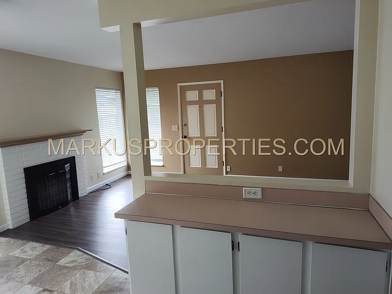 110 SW 137th Ave #3 — Photo 2