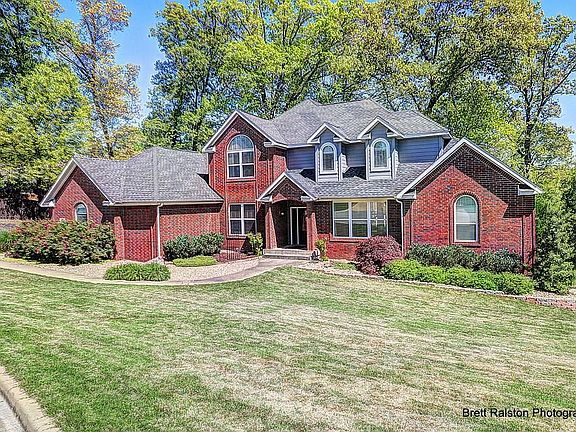 4th image of 8 Edgewater Ln