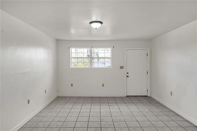 4831 Lynhuber Dr — Photo 3
