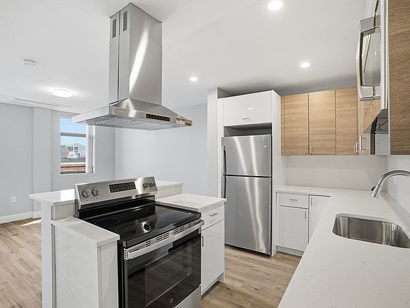 4th image of 632 Centre St #305