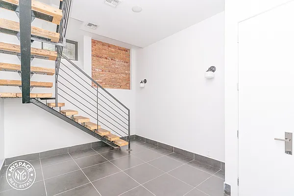 Rented by MySpaceNYC | media 7