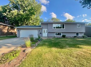 301 Southview Dr, Marshall, MN 56258