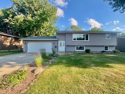 301 Southview Dr, Marshall, MN, 56258