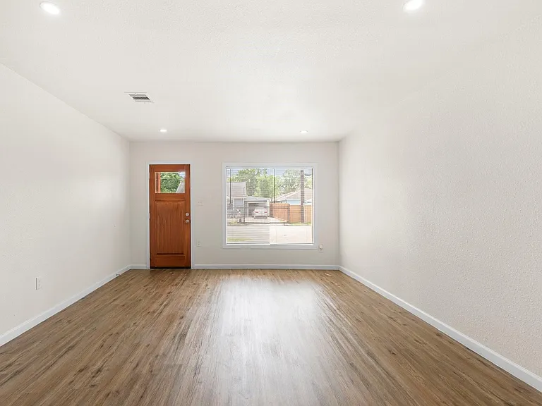 1309 Bragg St — Photo 13