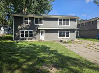 1604 Hillsboro Ave N, Golden Valley, MN 55427