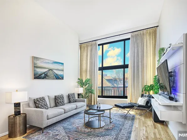 518 Gregory Ave APT A318, Weehawken, NJ 07086