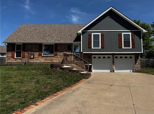 105 Horizon Ave, Harrisonville, MO 64701