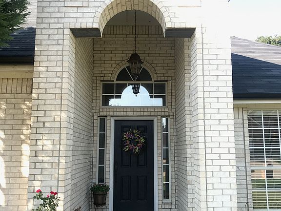 3rd image of 2611 Westwind Dr
