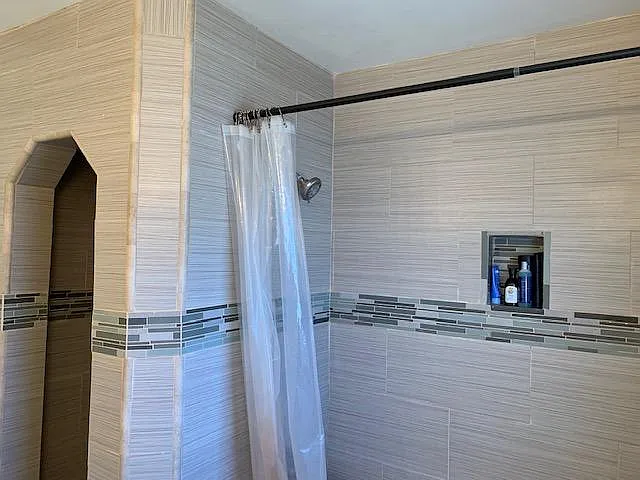 628 Midvale Ave — Photo 18