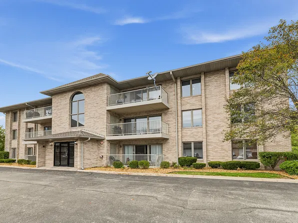 1053 Ashley Ct S APT 2A, Lockport, IL 60441