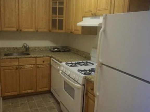 4th image of 300 W 55th St APT 14L
