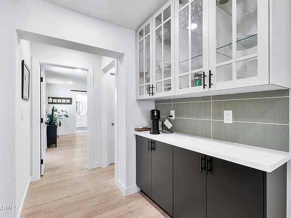 4th image of 3601 E CLARENDON Avenue