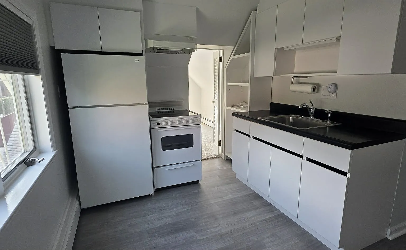 1 bed, 700 sqft, $2,200 — Photo 2
