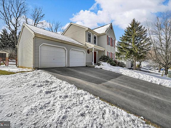 4th image of 39 Fox Glove Ln